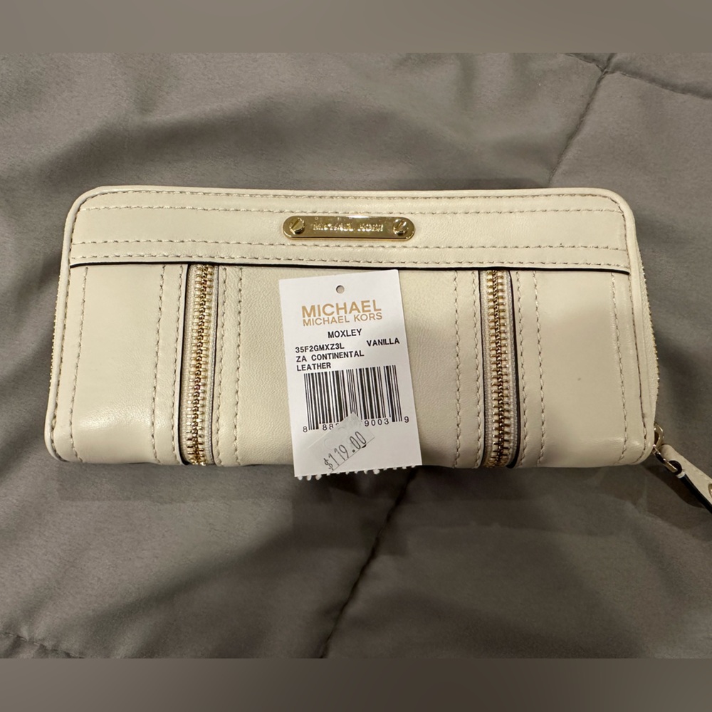 NWT Michael Kors Vanilla Wallet
